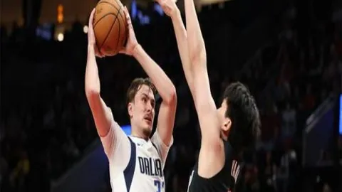 申京全面爆发，得分篮板助攻抢断盖帽齐飞，正负值+30力压群雄