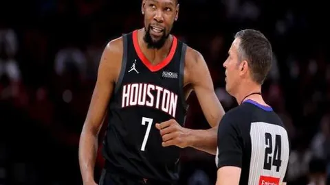 探讨应对周琦缺席与限制对手核心球员的策略——段冉观点